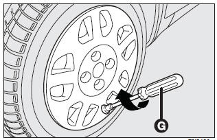 ❒ Engage and then lock, using the proper lever (H) the air compressor hose (L)