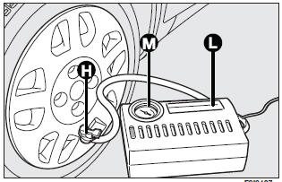 ❒ Start the engine, fit the plug (N) in the cigar lighter (or 12V outlet) and