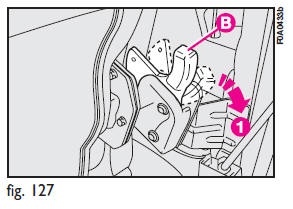 It is absolutely forbidden to use the third row seat for transporting loads