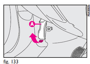3) Press the fastener A-fig. 134, as shown in the figure.